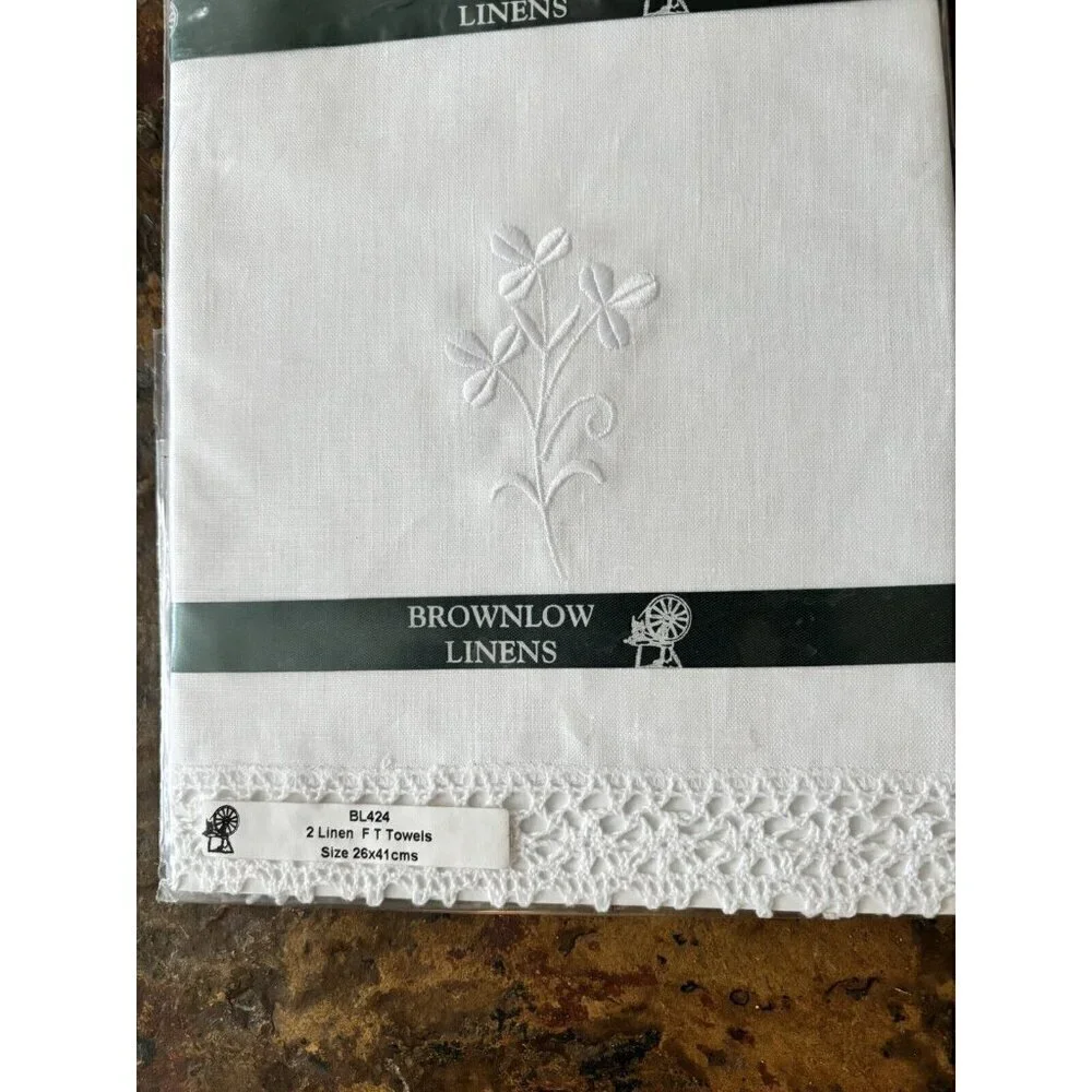 NEW Vintage Brownlow Irish Linen Finger Tip Towels Set of 2 Embroidered Shamrock